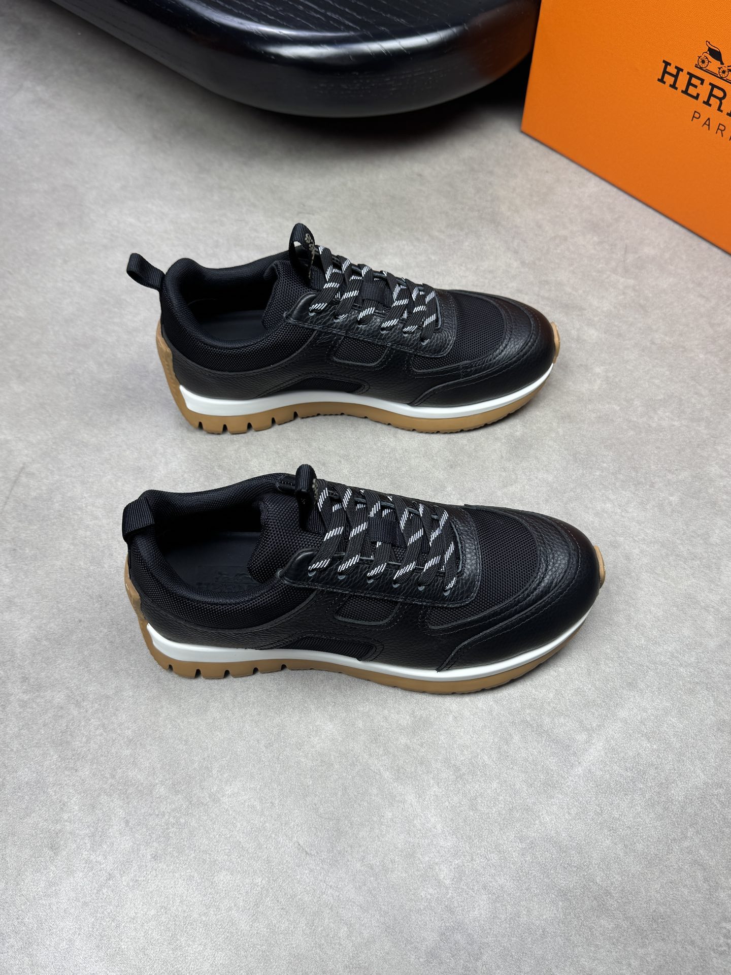 HERMES 00669