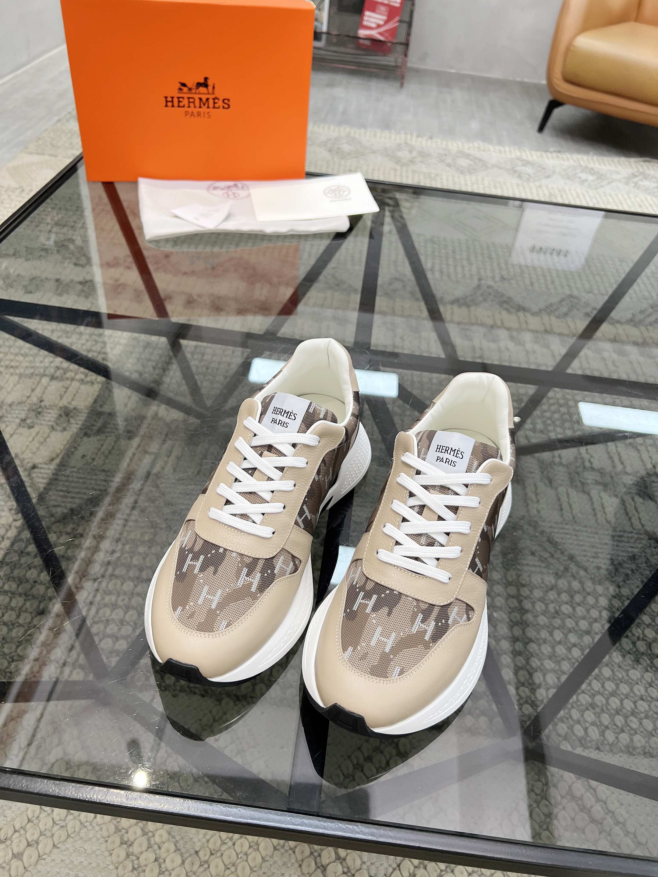 HERMES 00689