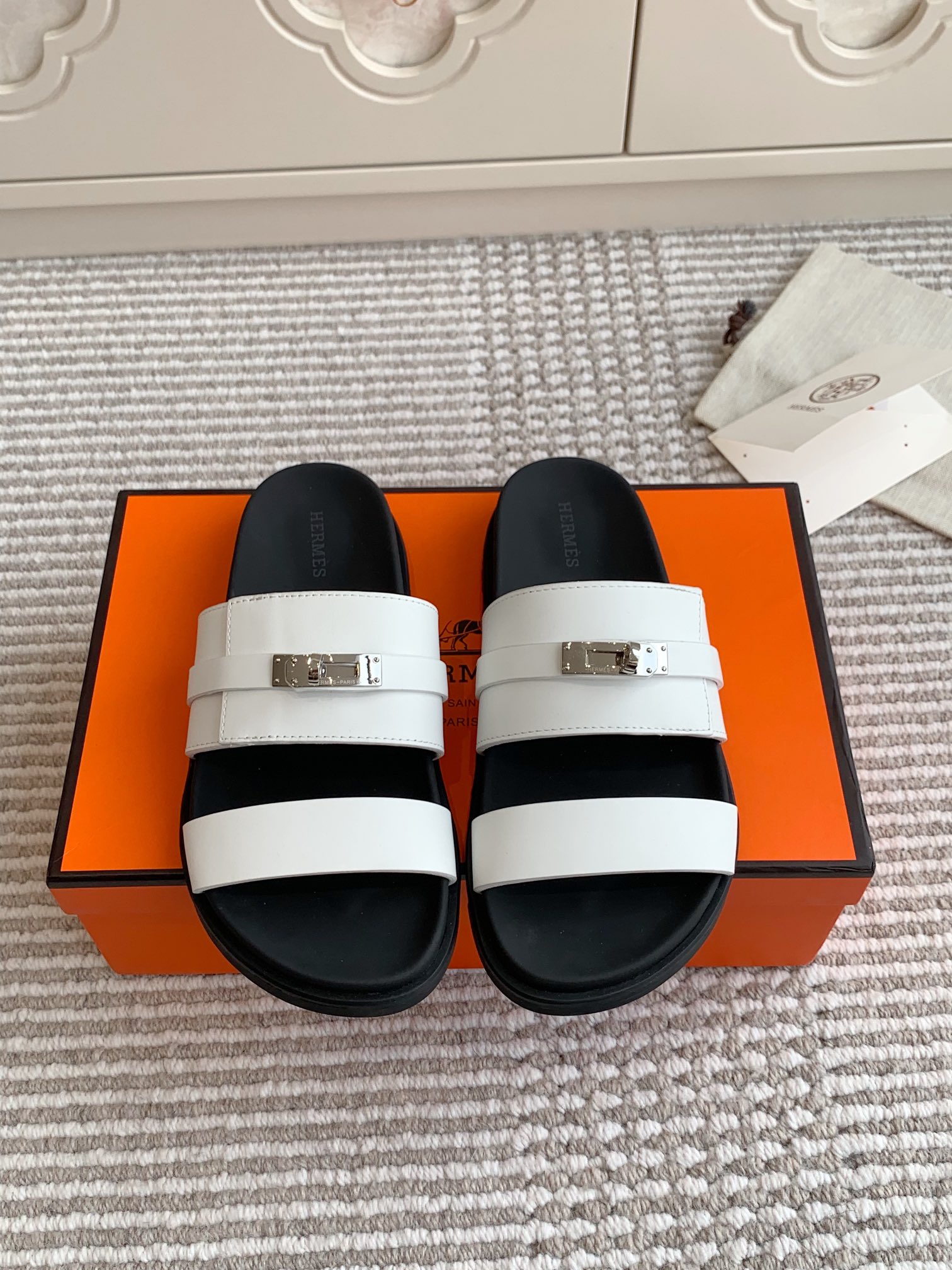 HERMES 00819