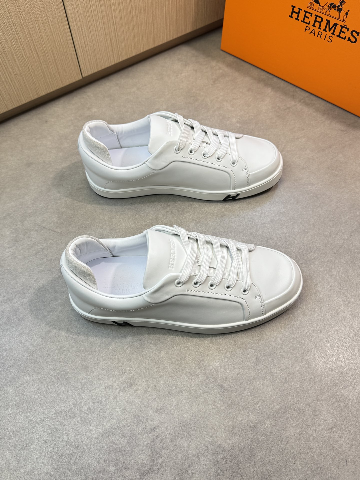 HERMES 00889