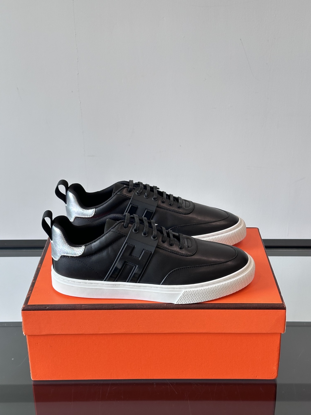 HERMES 00889