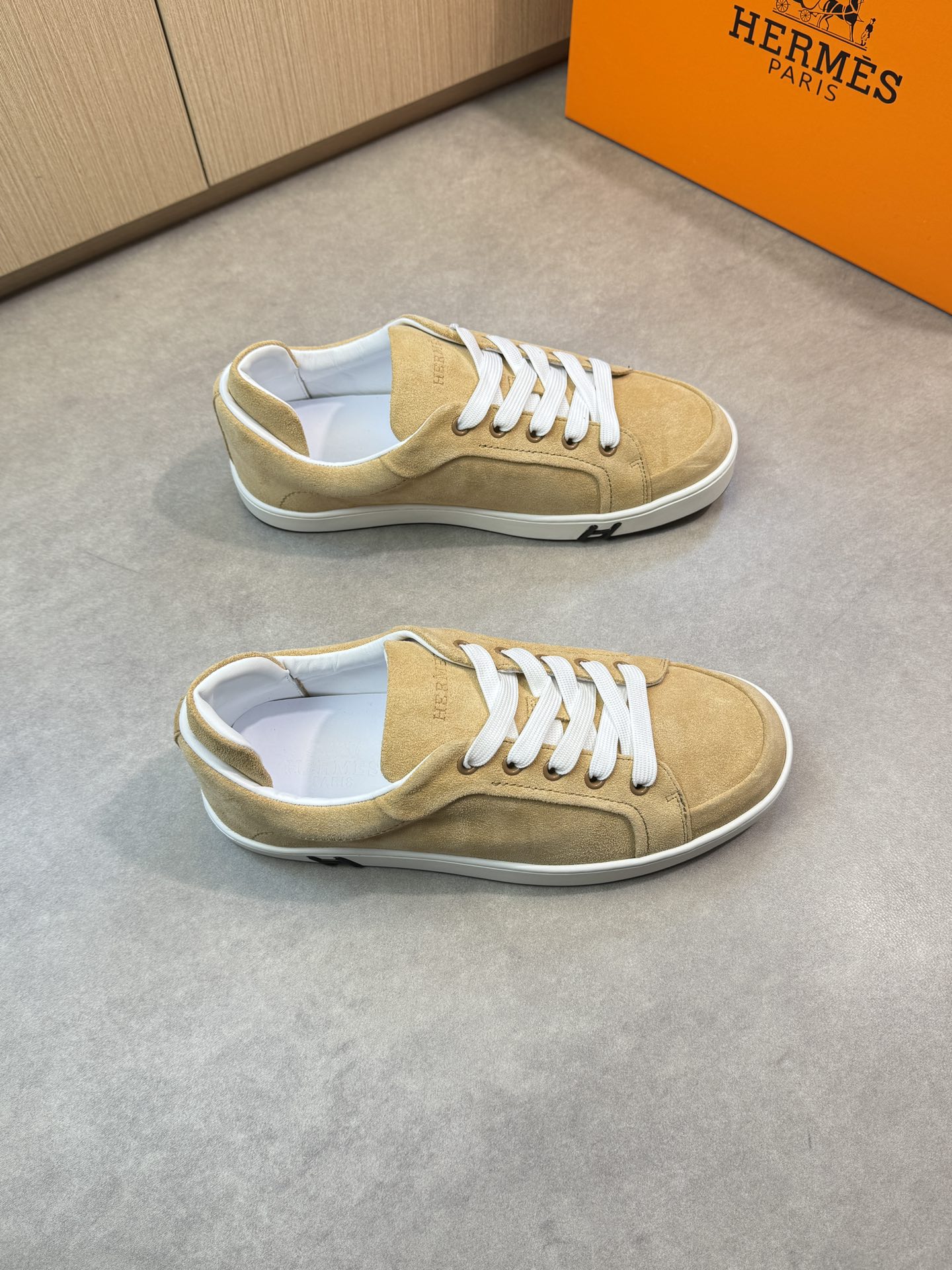 HERMES 00909