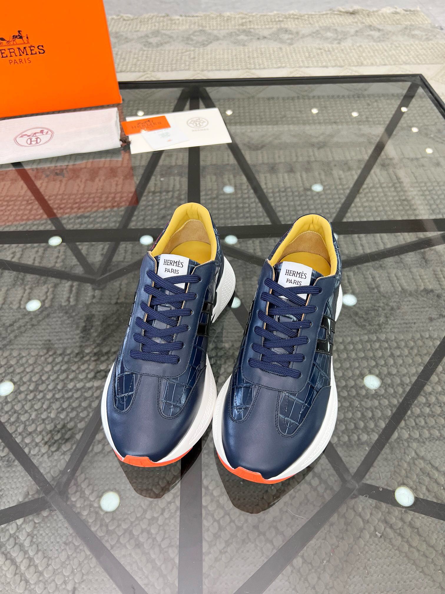 HERMES 00929