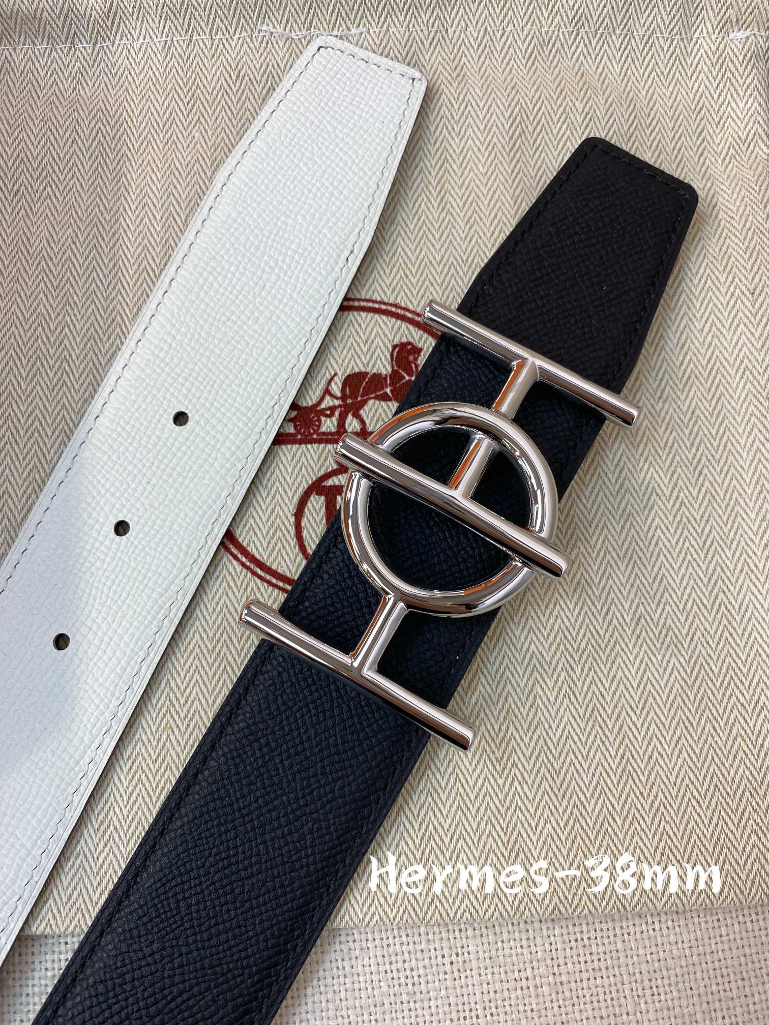 Hermes  01246