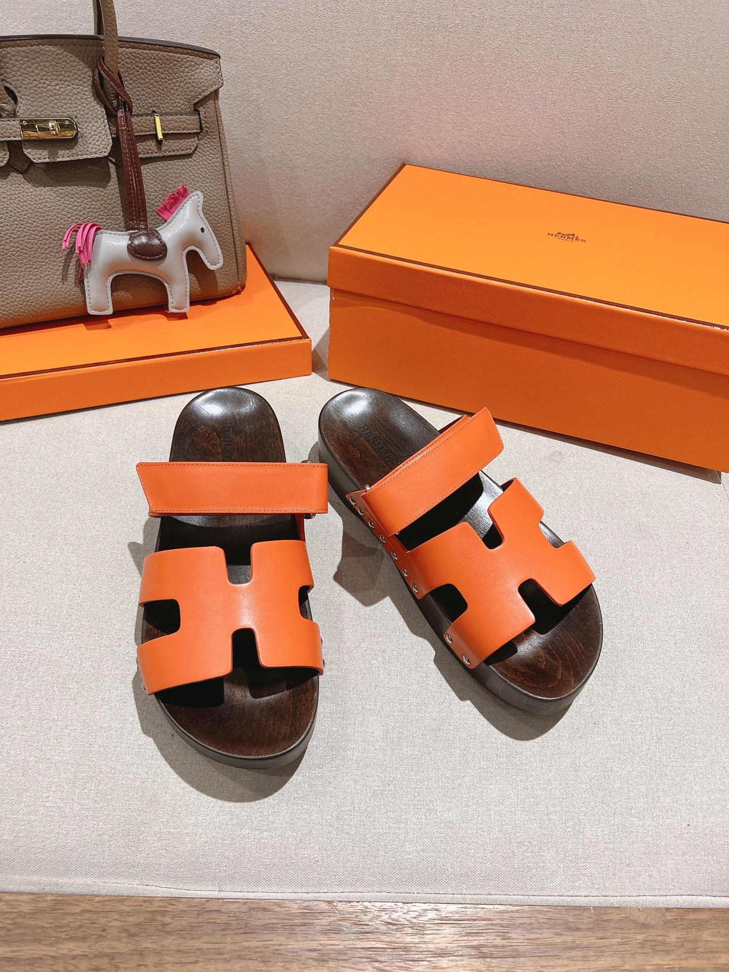 HERMES  01739