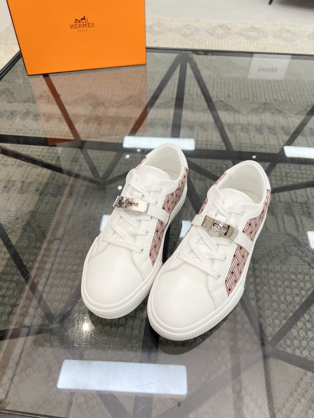 HERMES  01749