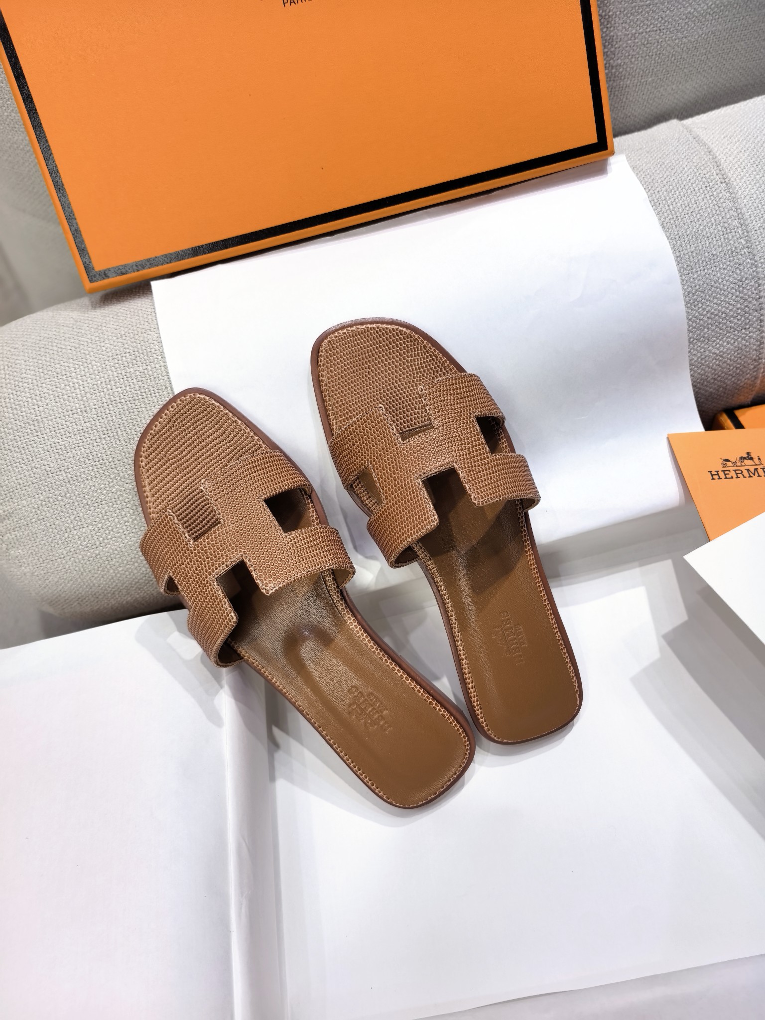 HERMES 01749