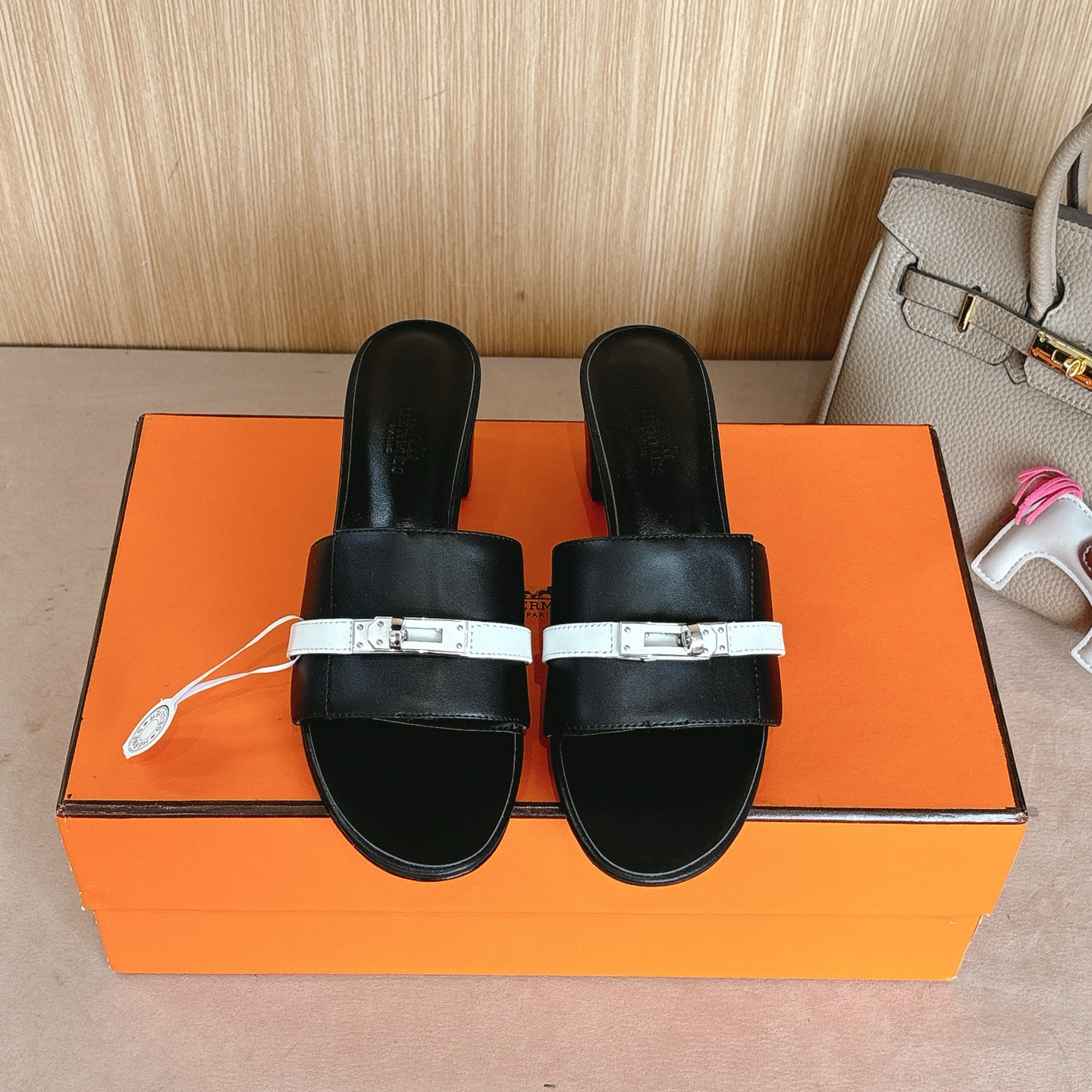HERMES 01749