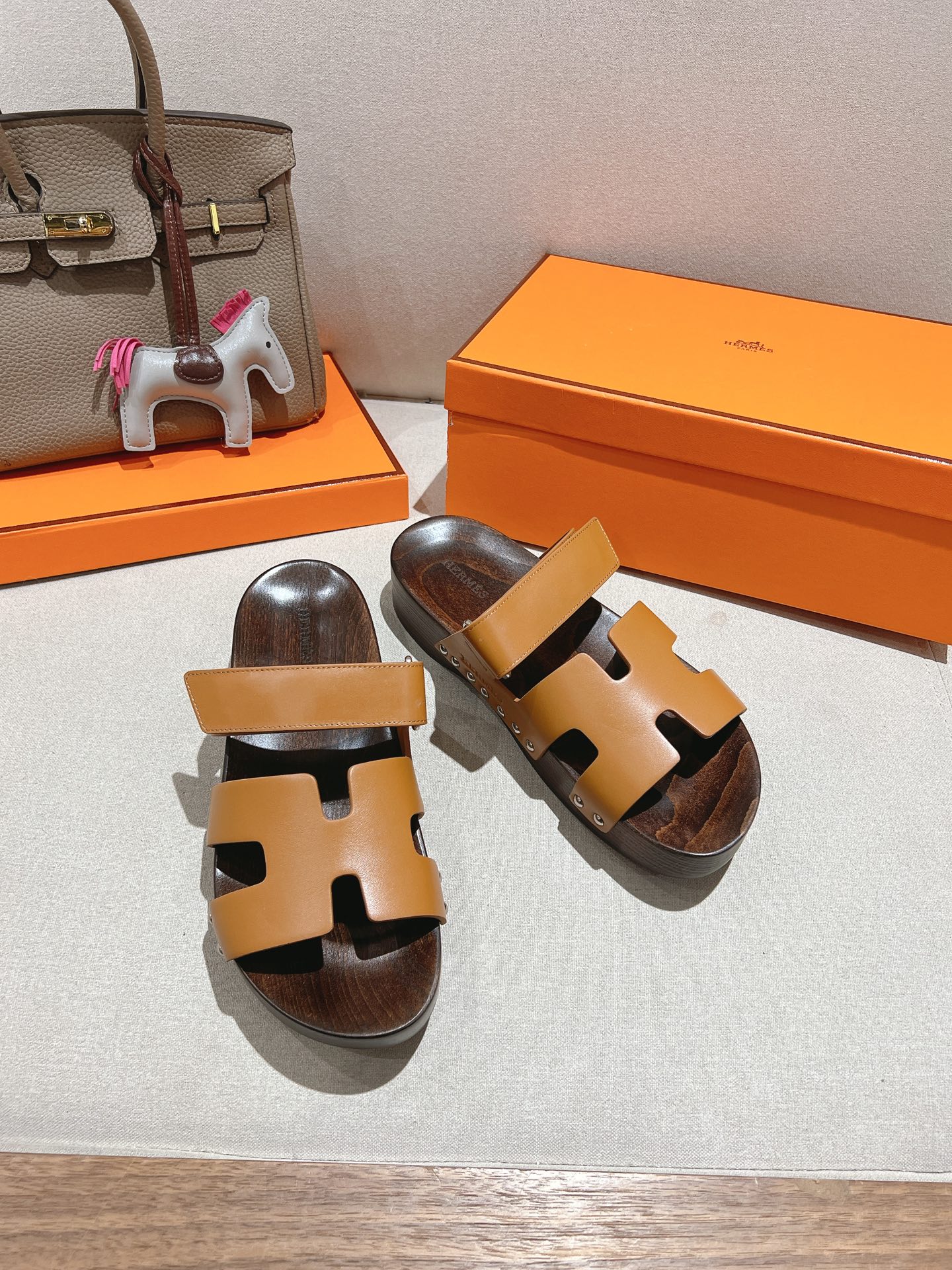 HERMES  01749