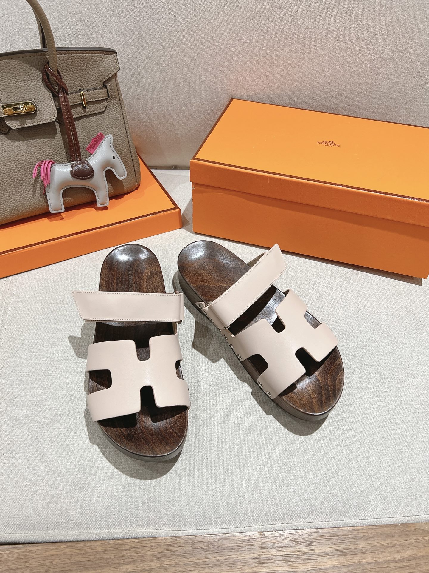 HERMES  01759