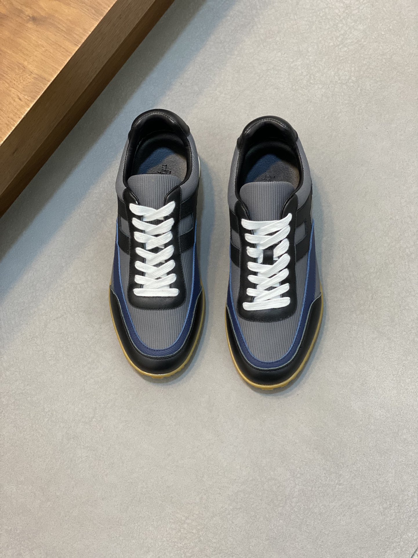 HERMES  01779