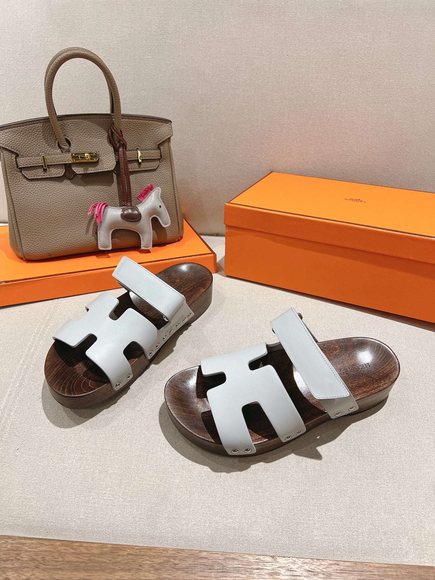 HERMES  01779