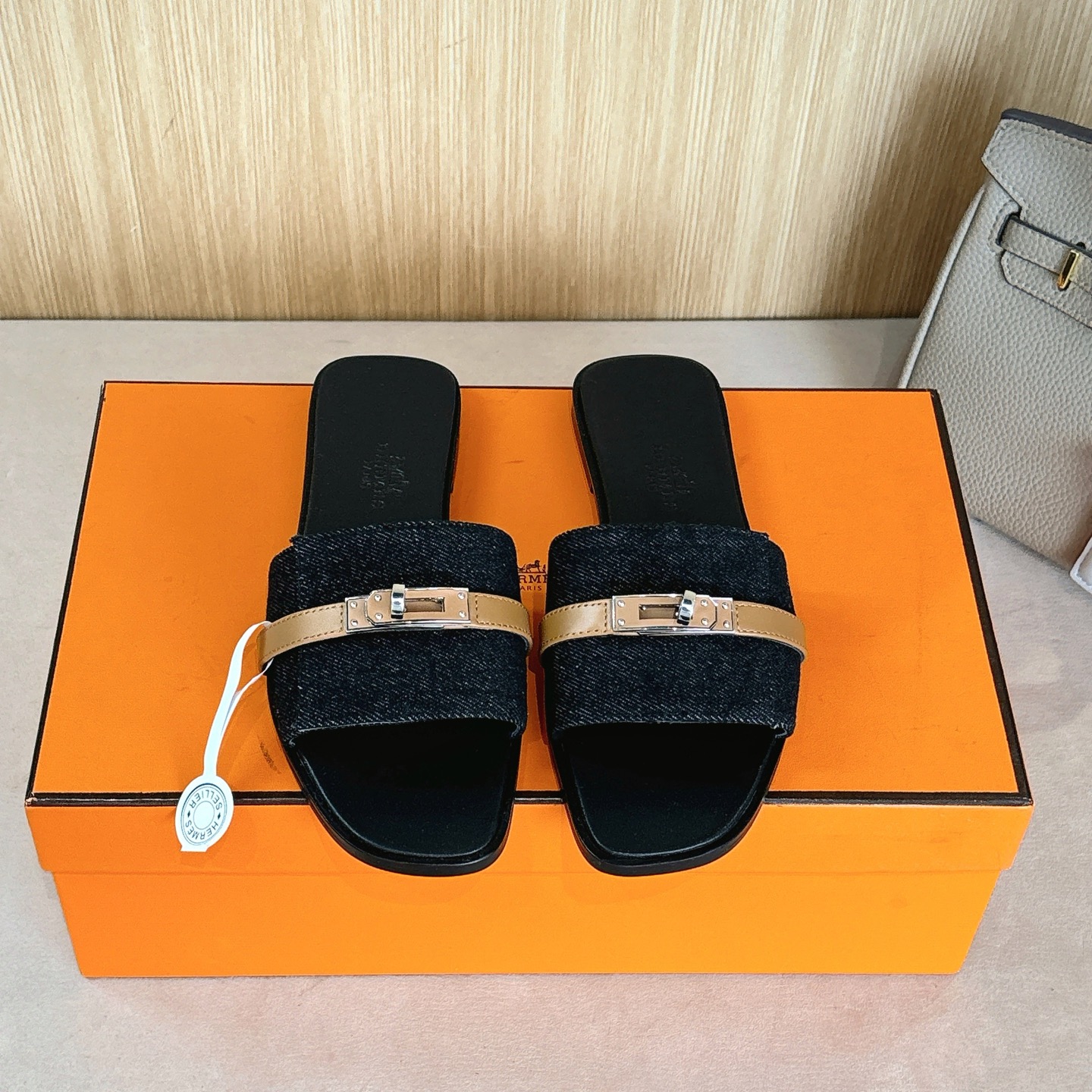 HERMES 01809