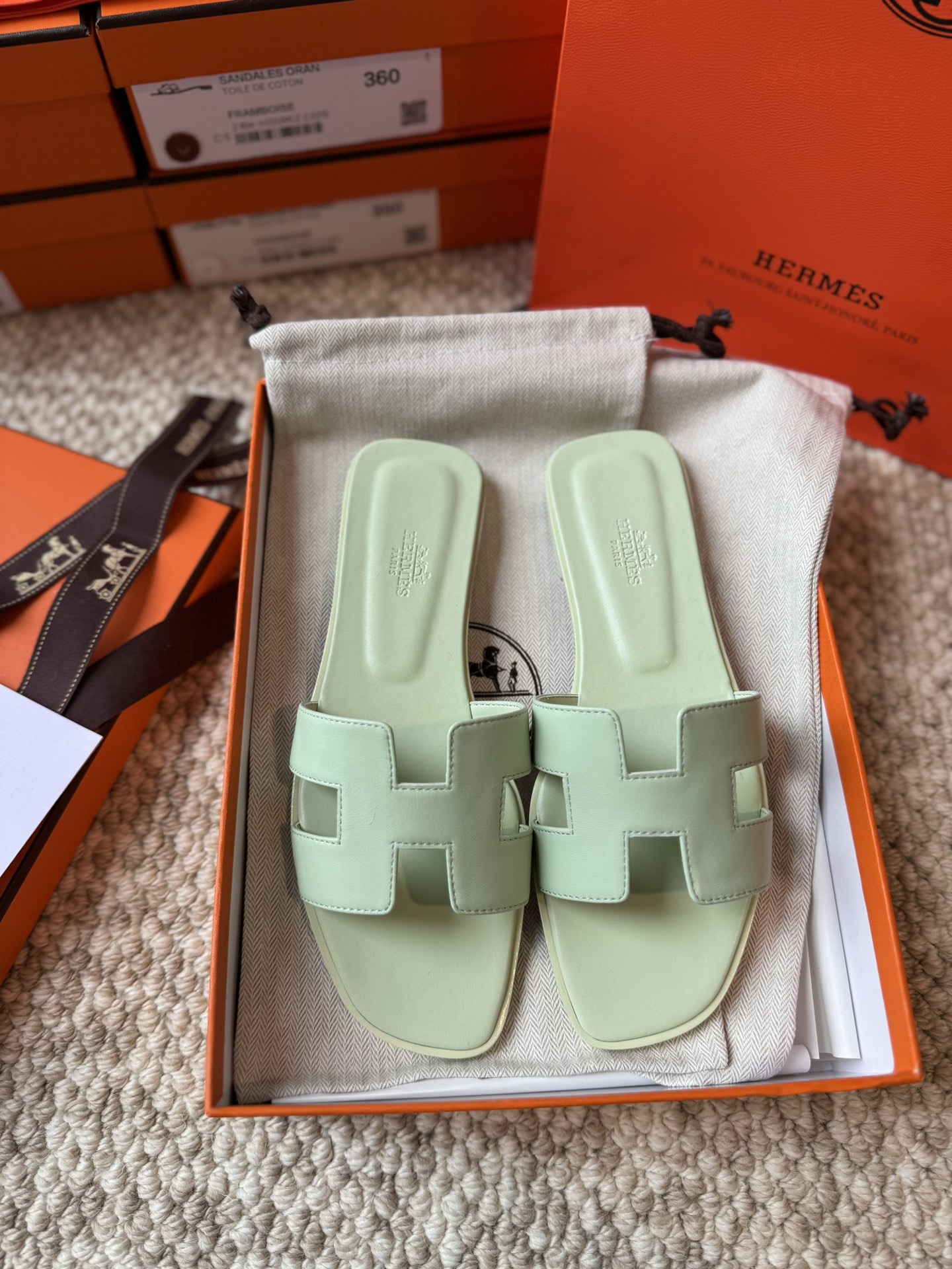 HERMES 01929