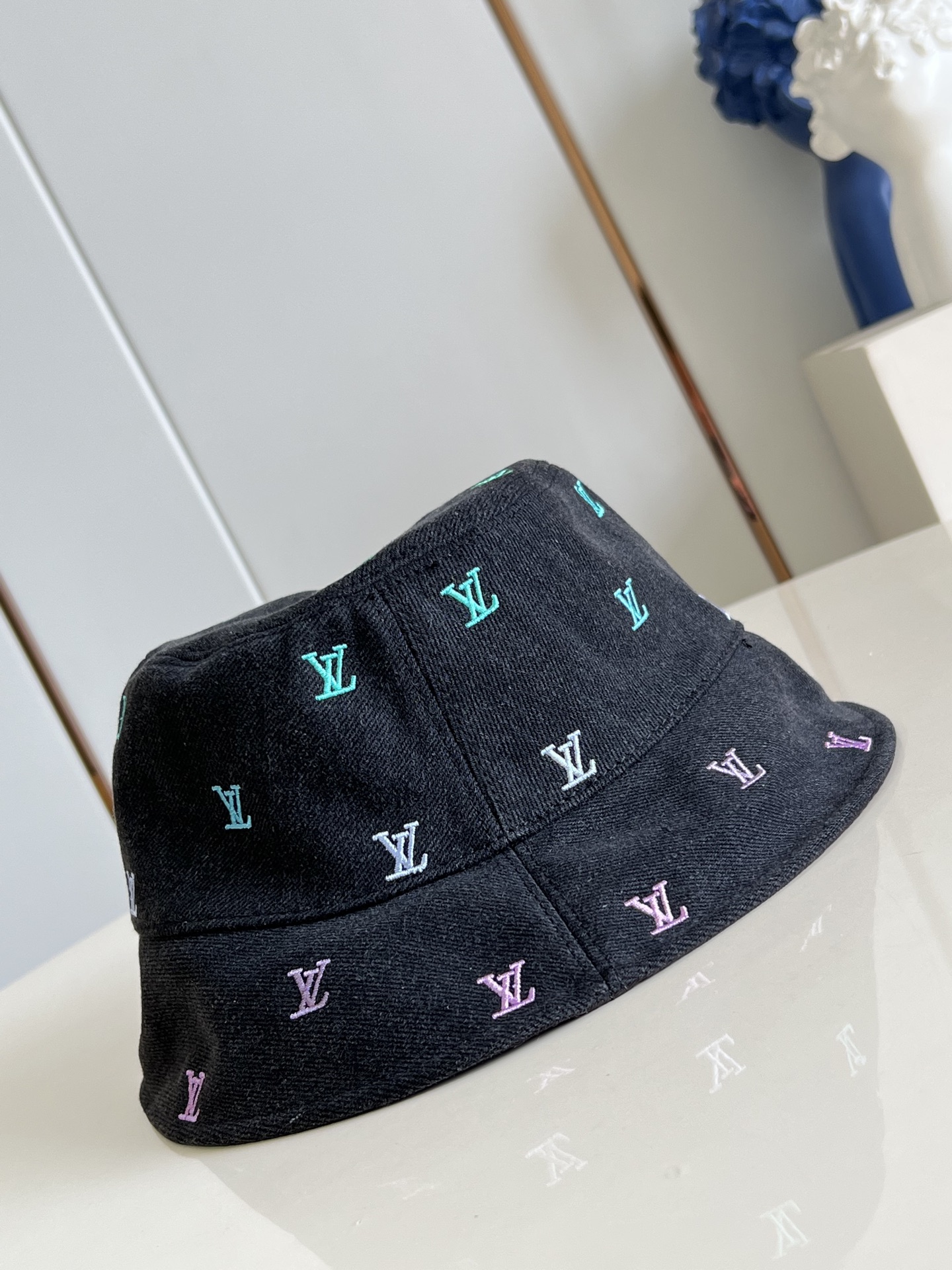 Louis Vuitton LV Blason Shading Denim Bucket Hat. Black