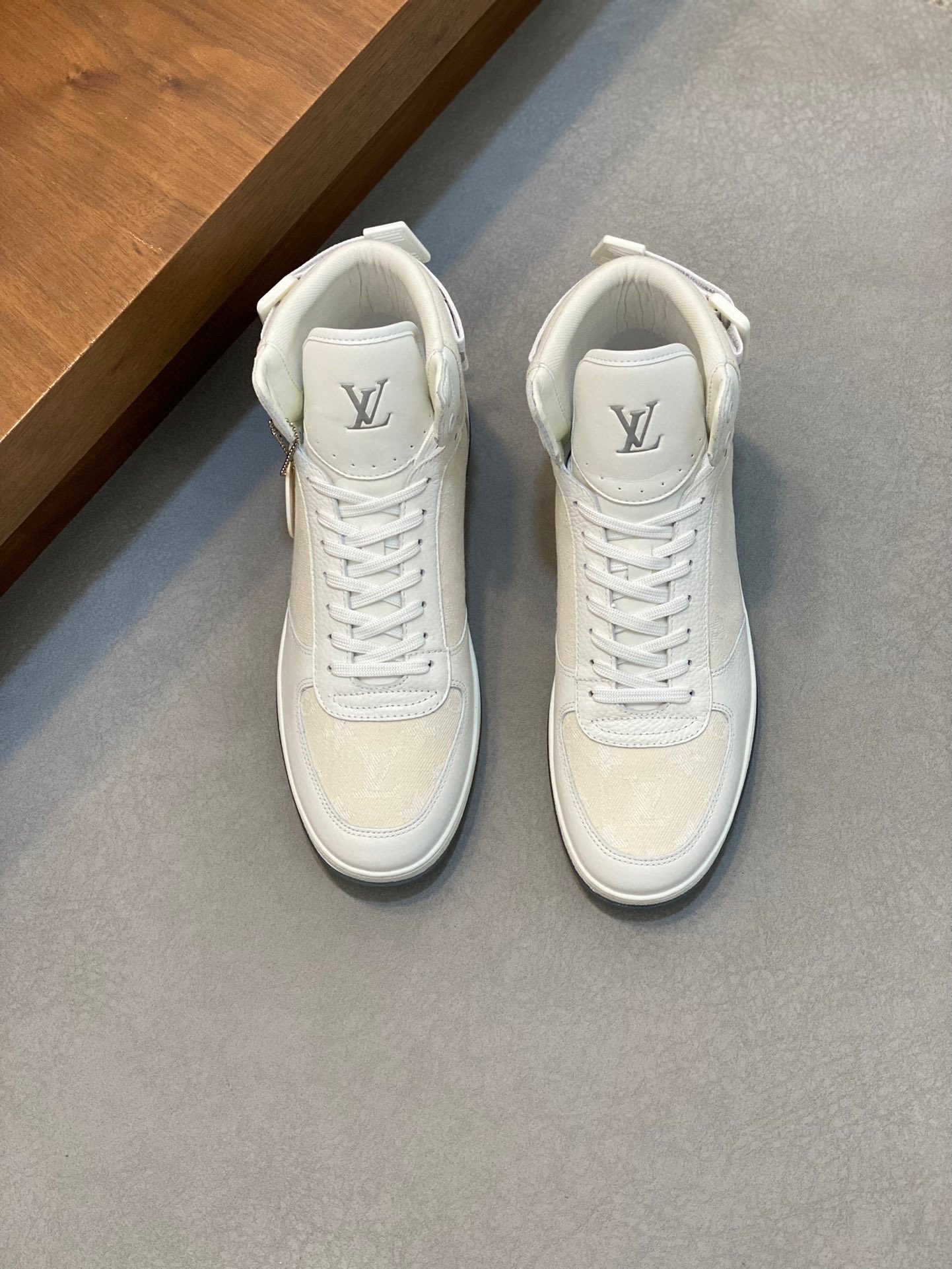 LV 00009
