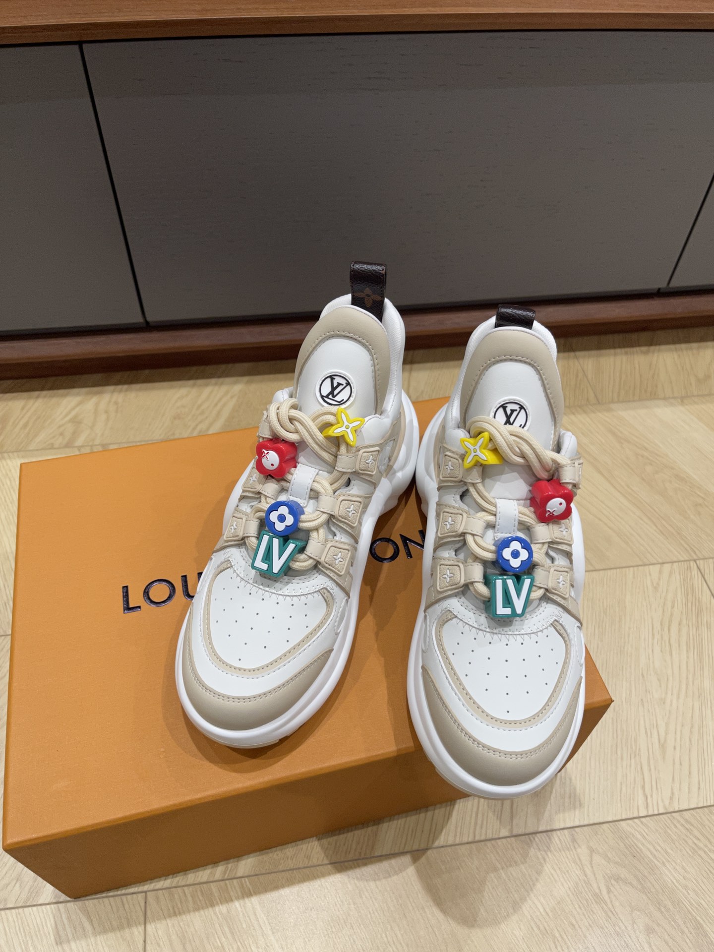 LV 00098