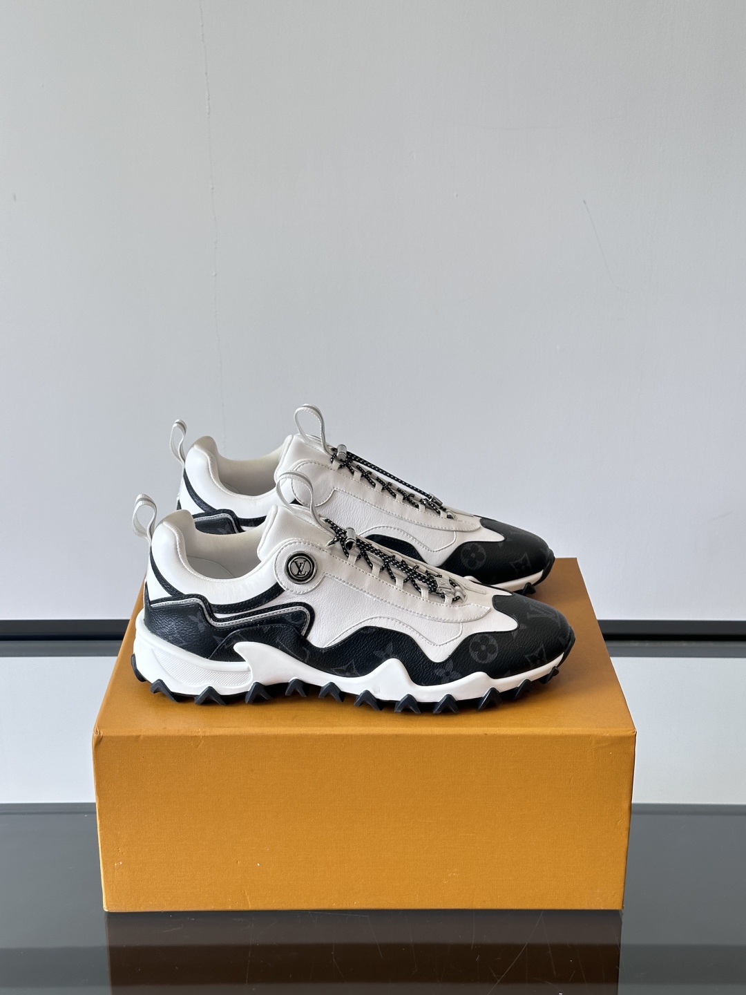 LV  00099