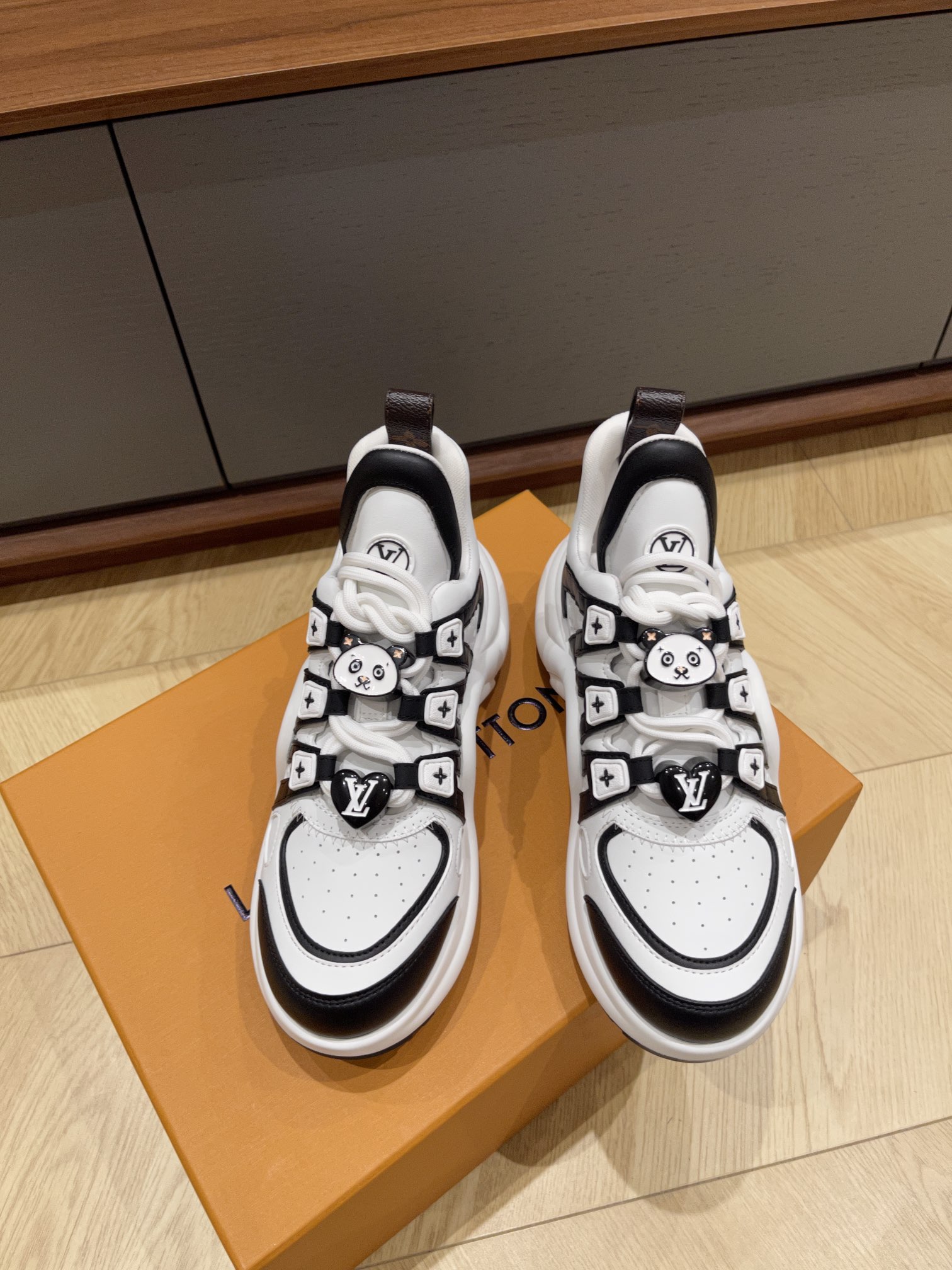 LV 00128