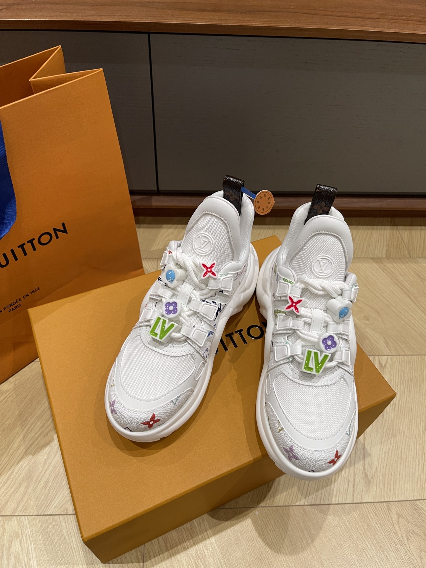 LV 00158