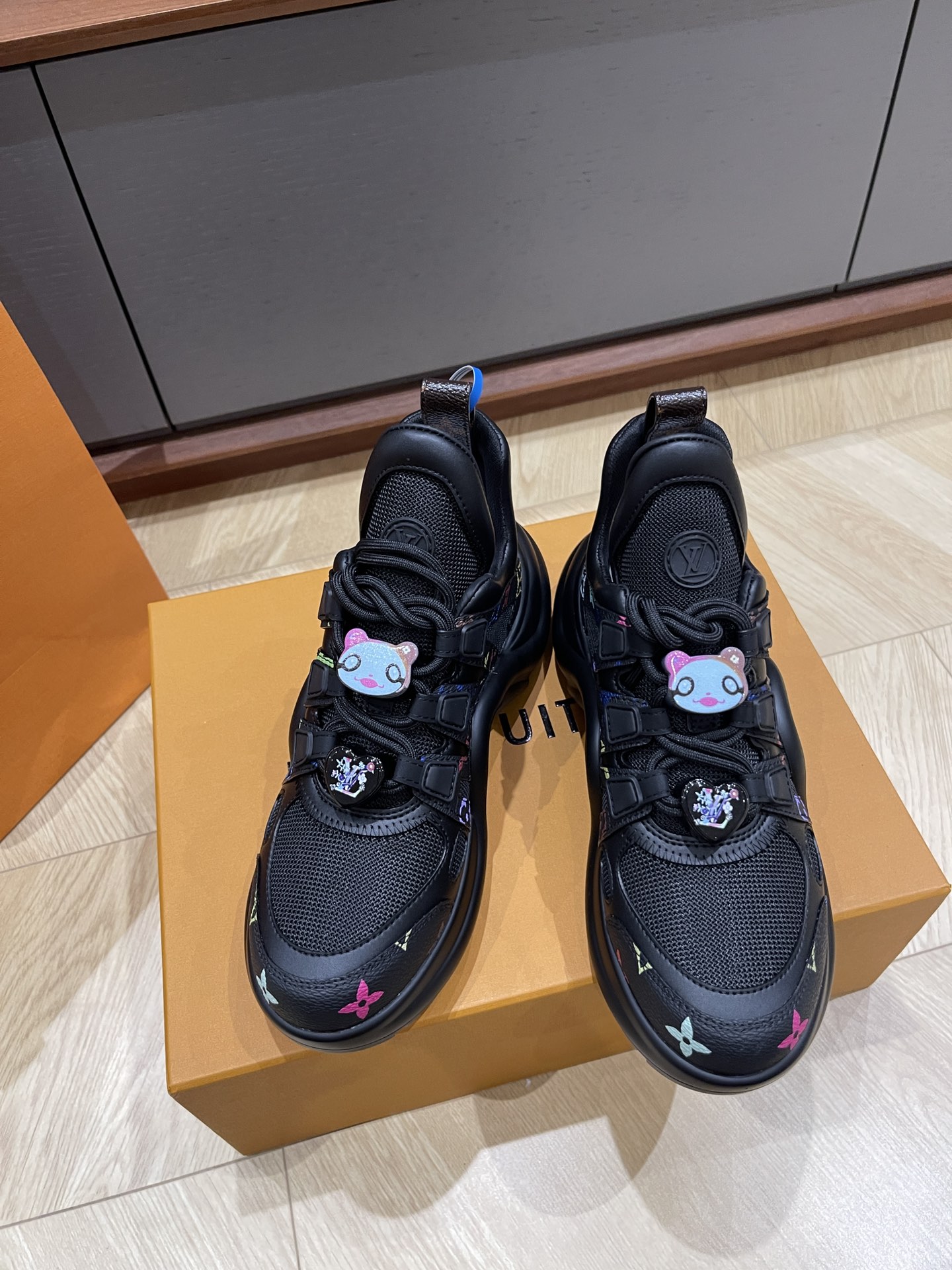 LV 00189