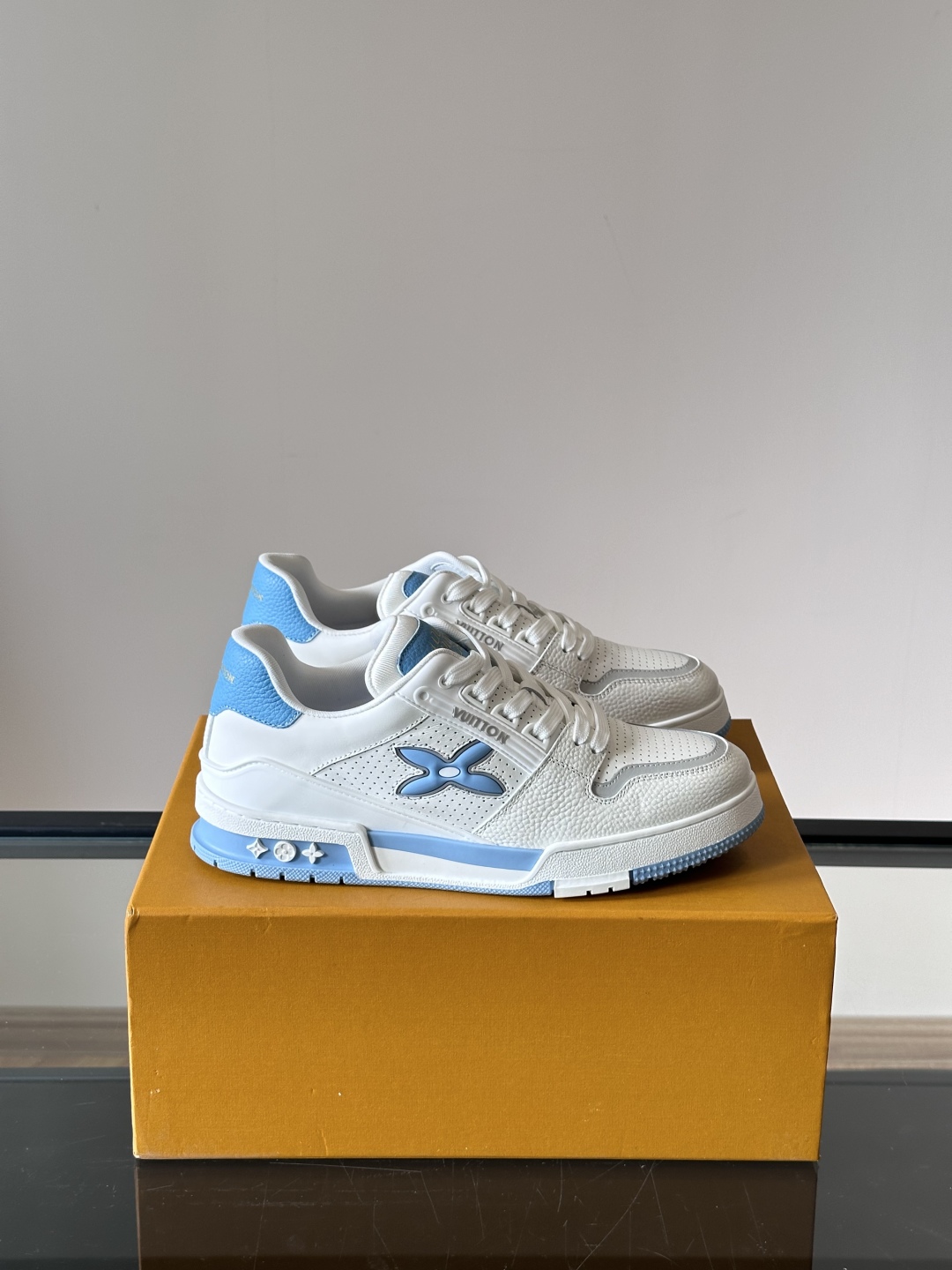 LV  00189