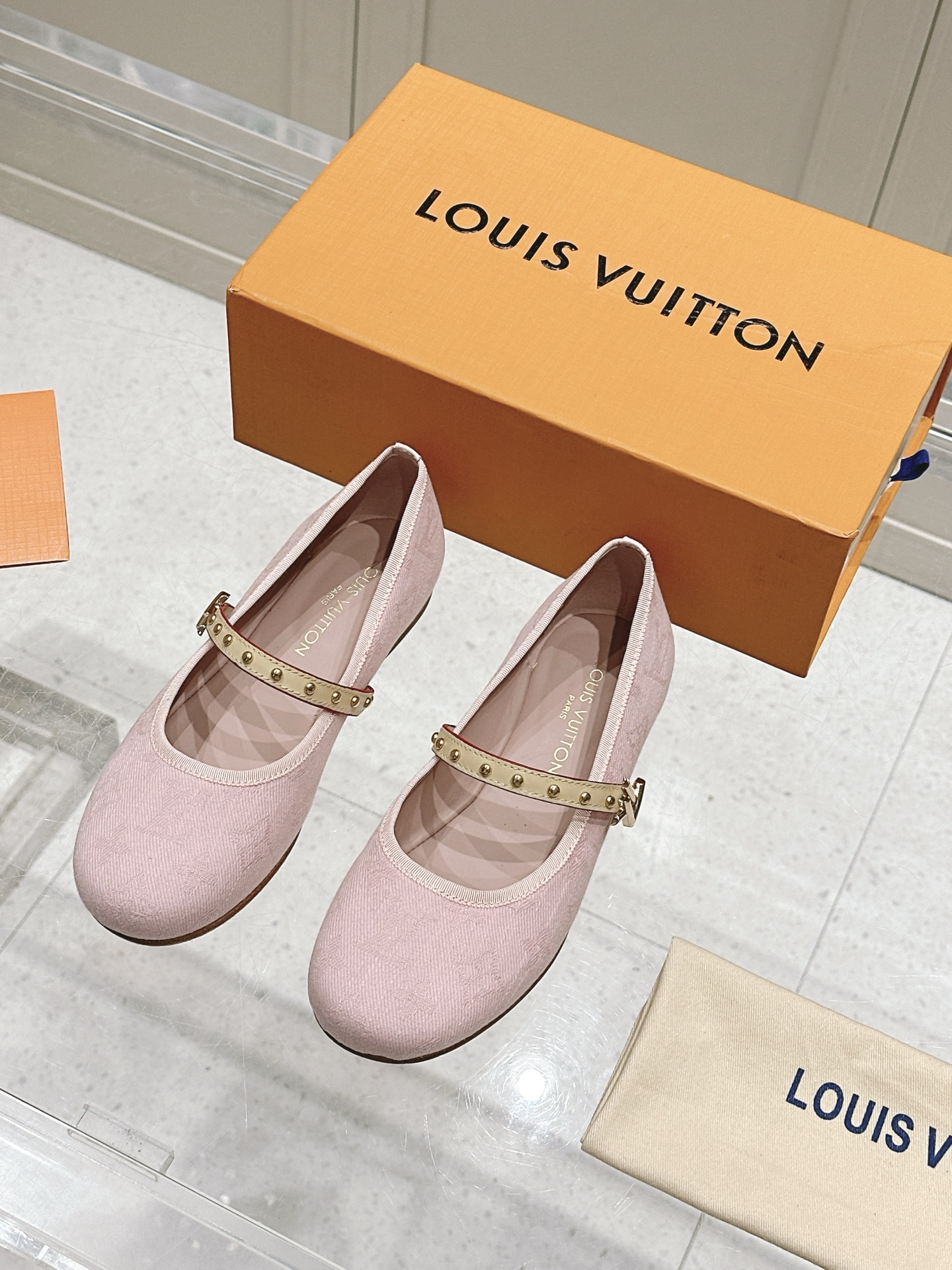 LV 00189