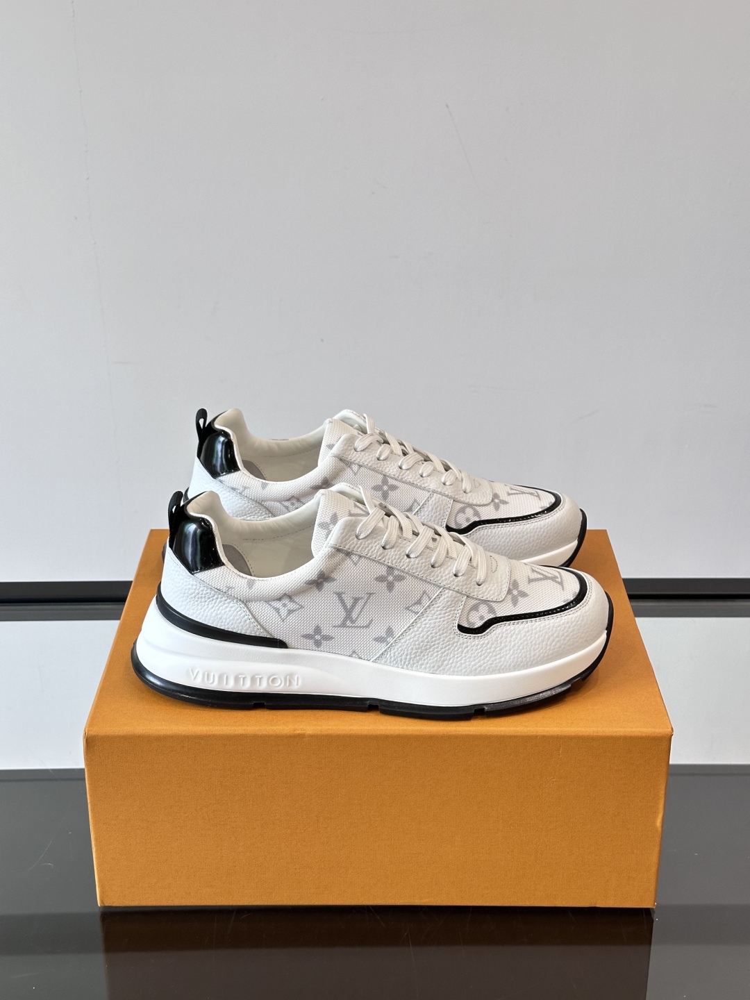 LV 00229