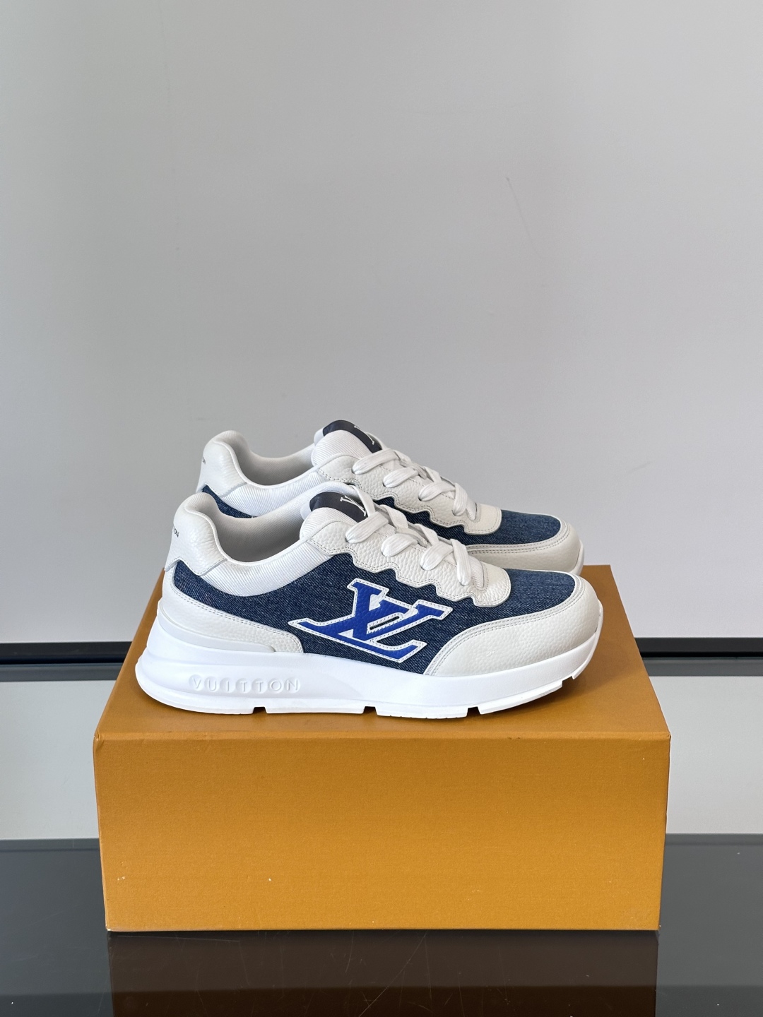 LV  00229