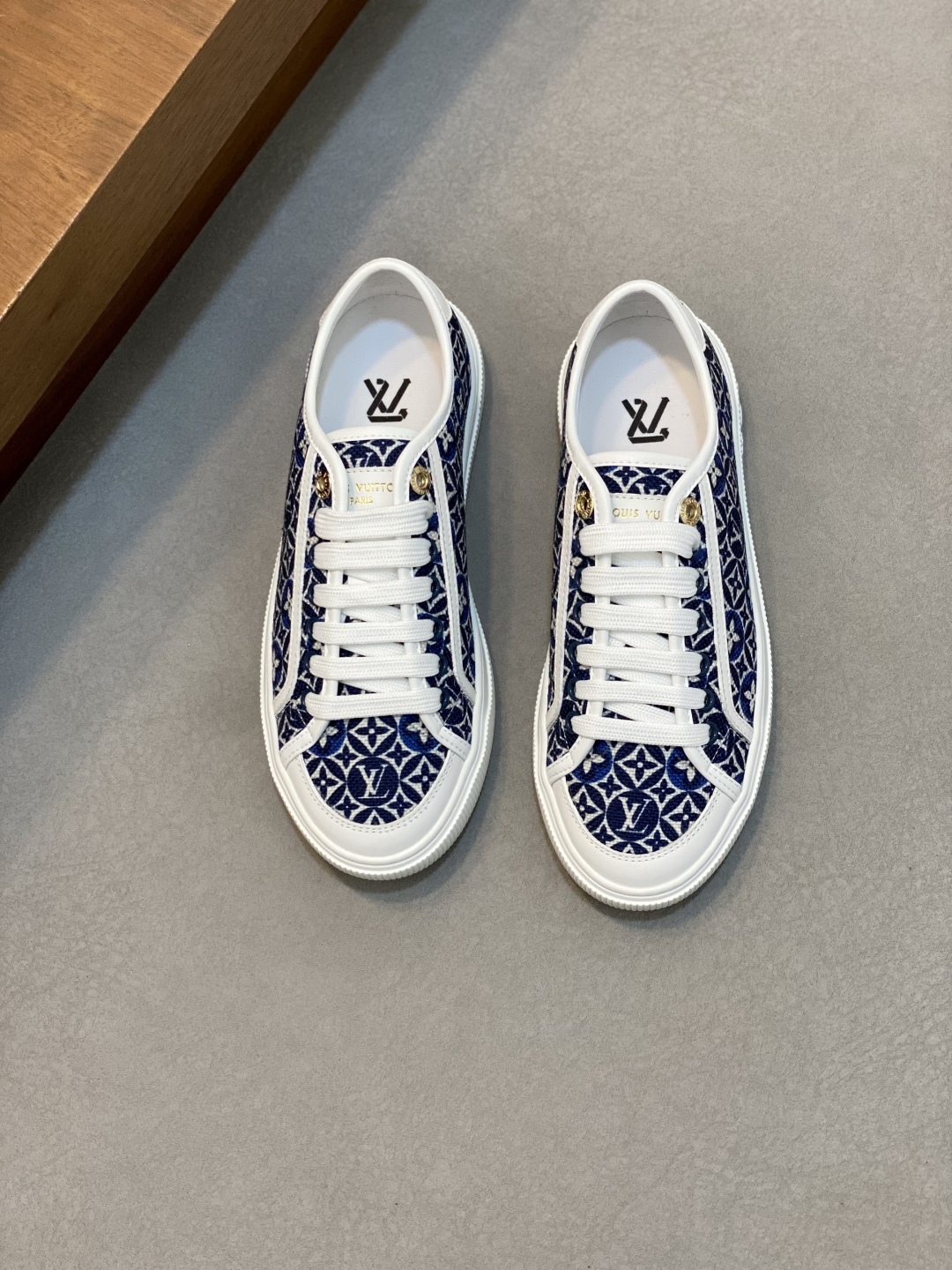 LV 00239