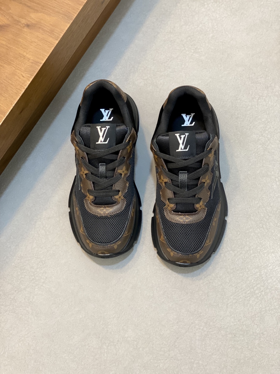 LV 00279