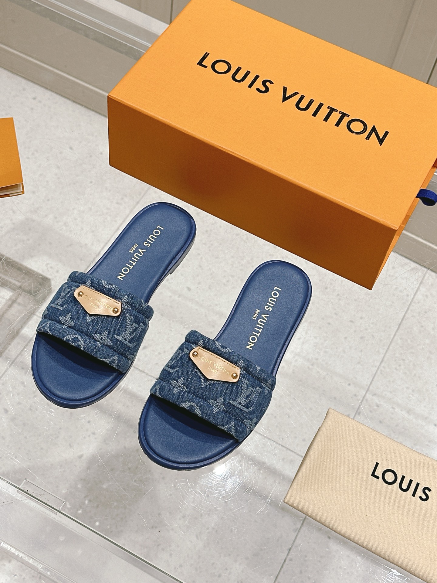 LV 00319