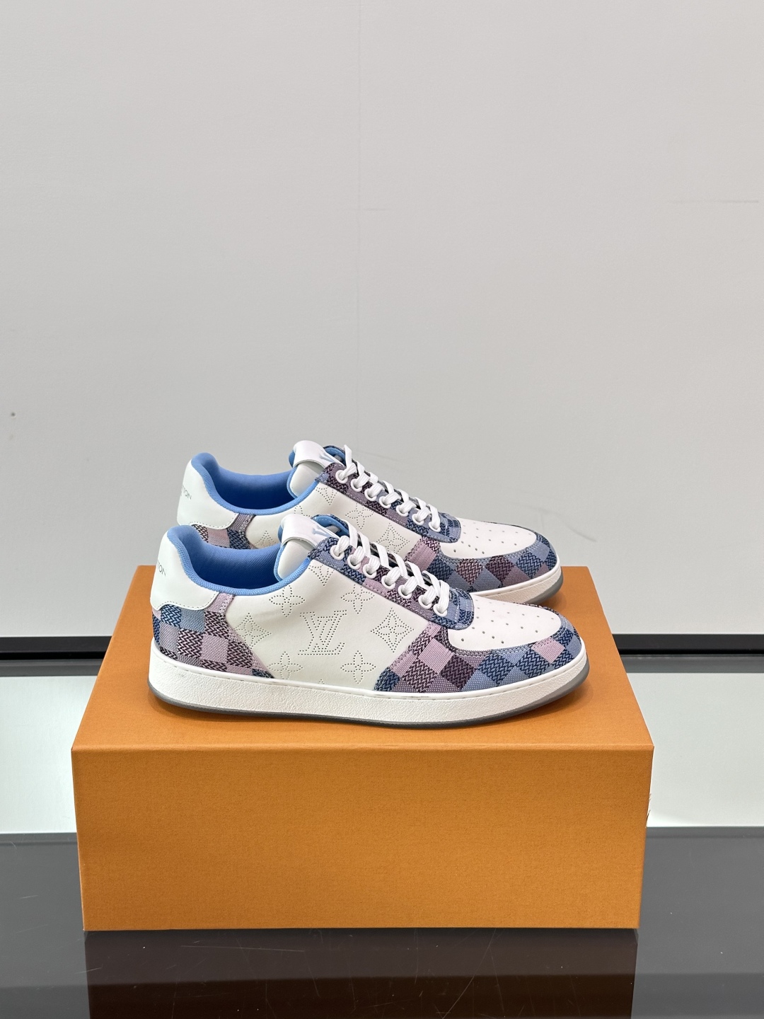 LV  00319