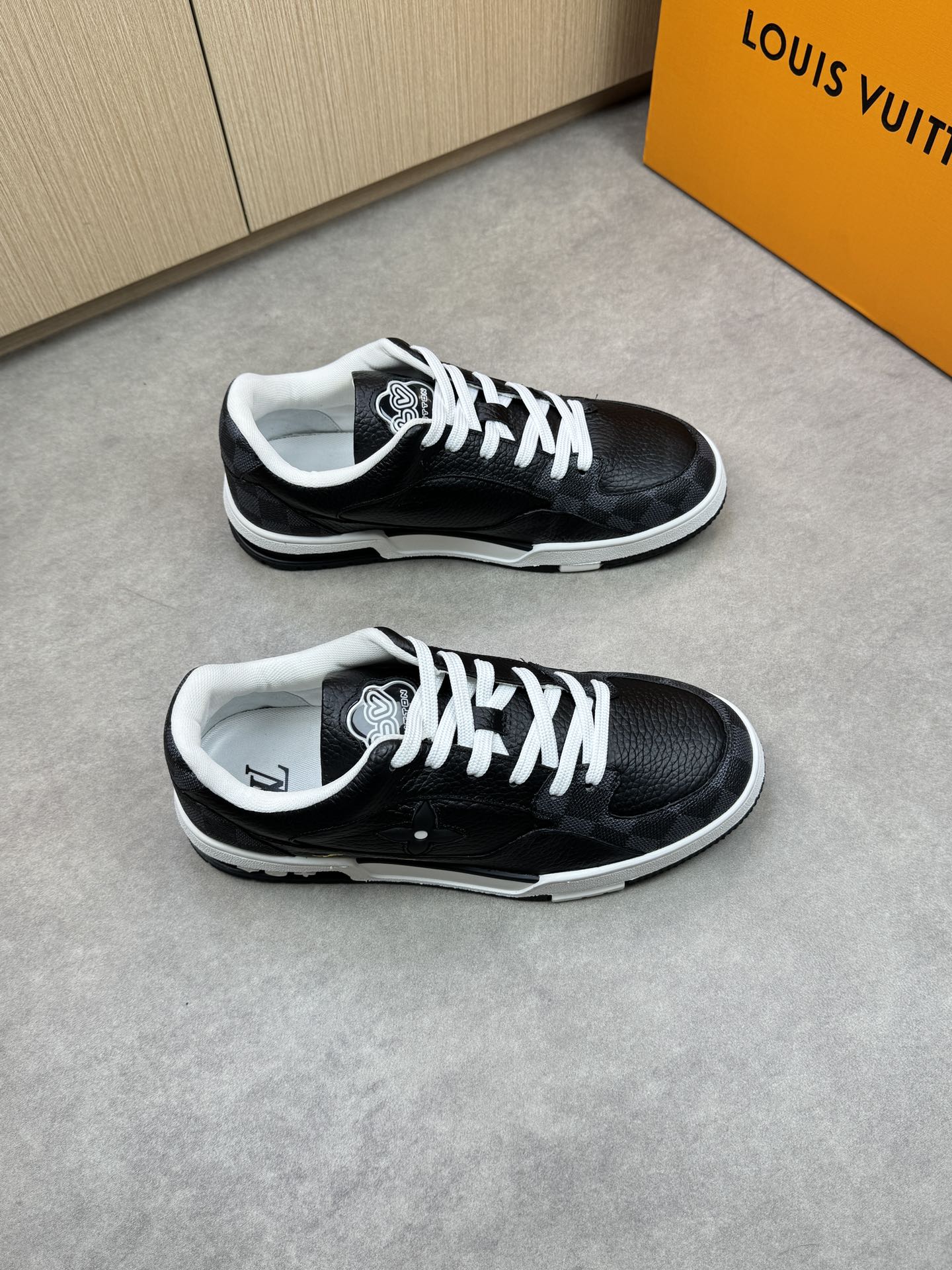 LV 00319
