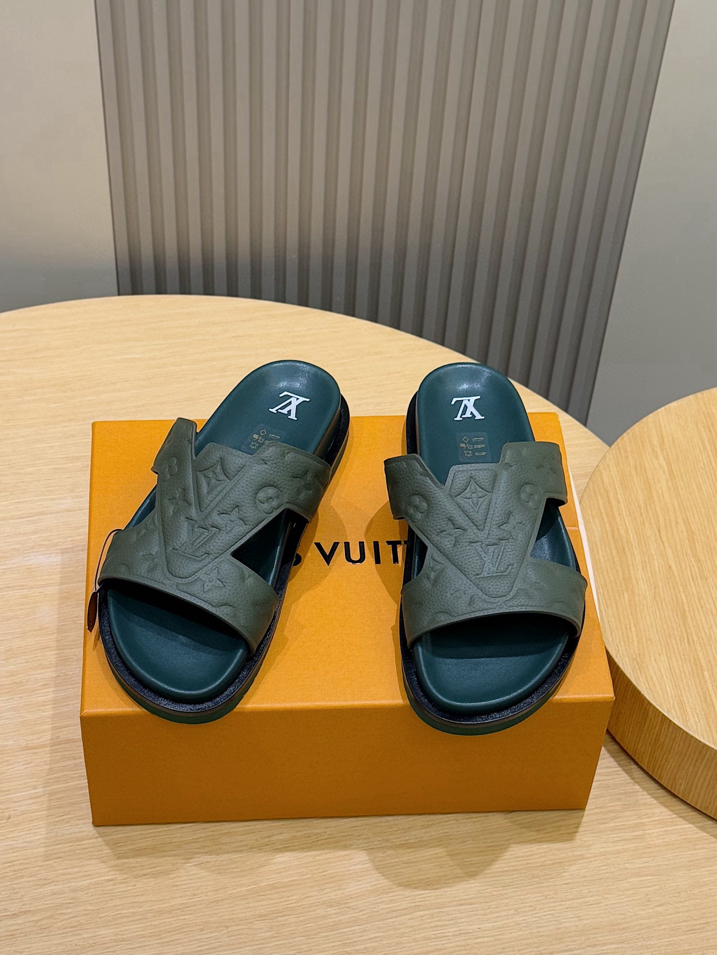 LV 00326