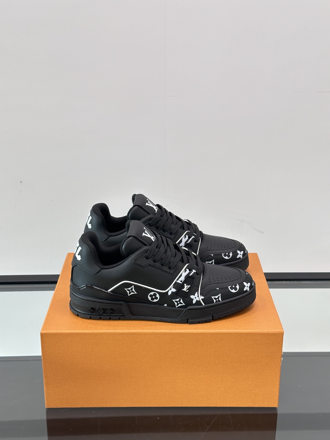 LV  00379