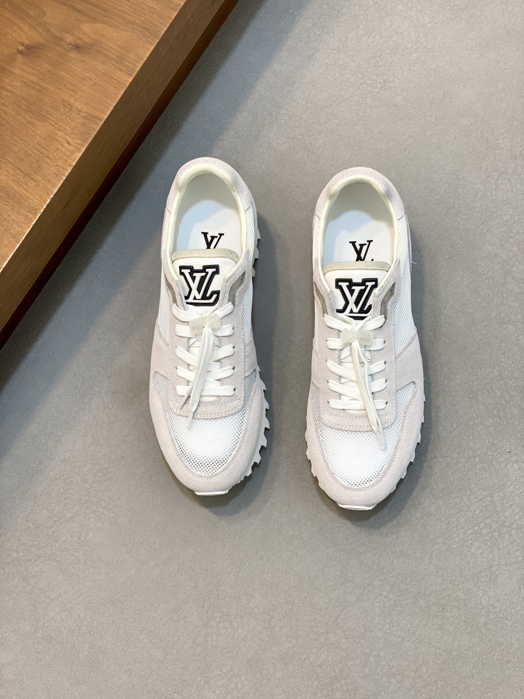 LV 00379