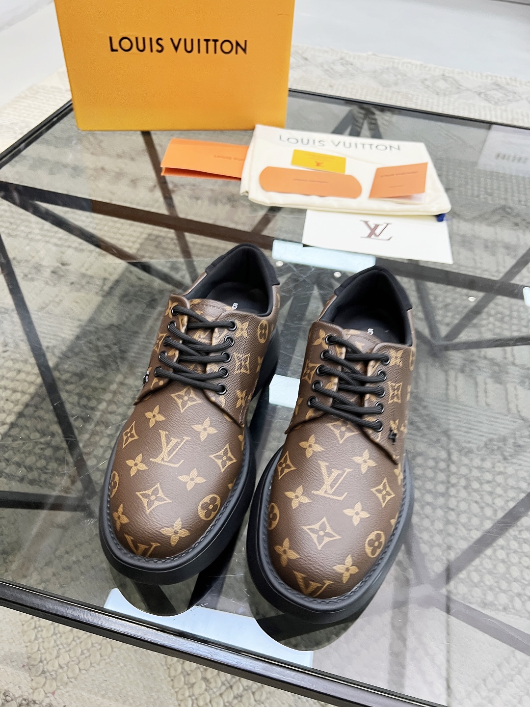 LV 00389