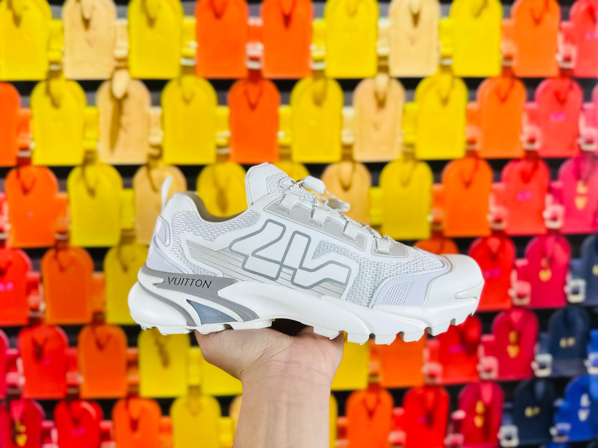 LV 00409