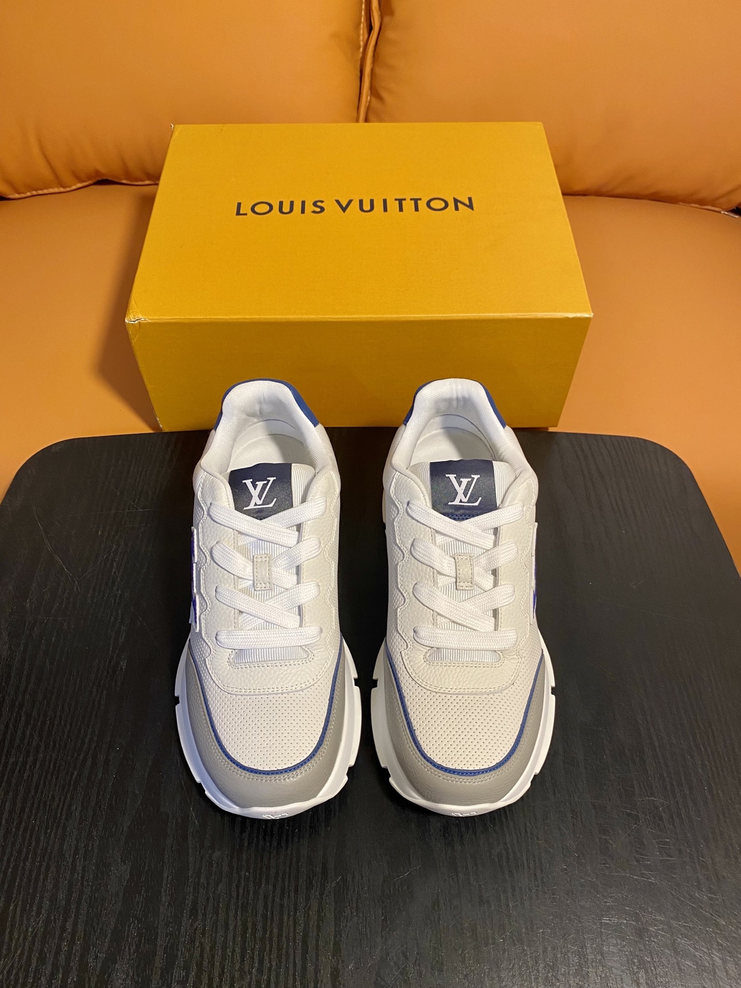 LV  00429