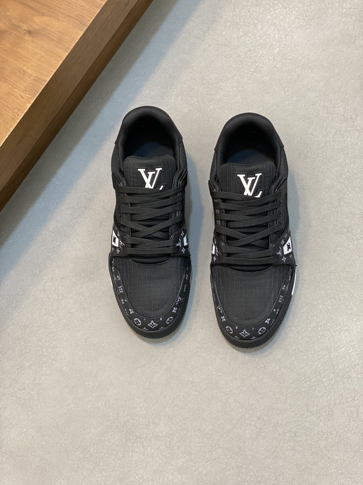 LV 00429