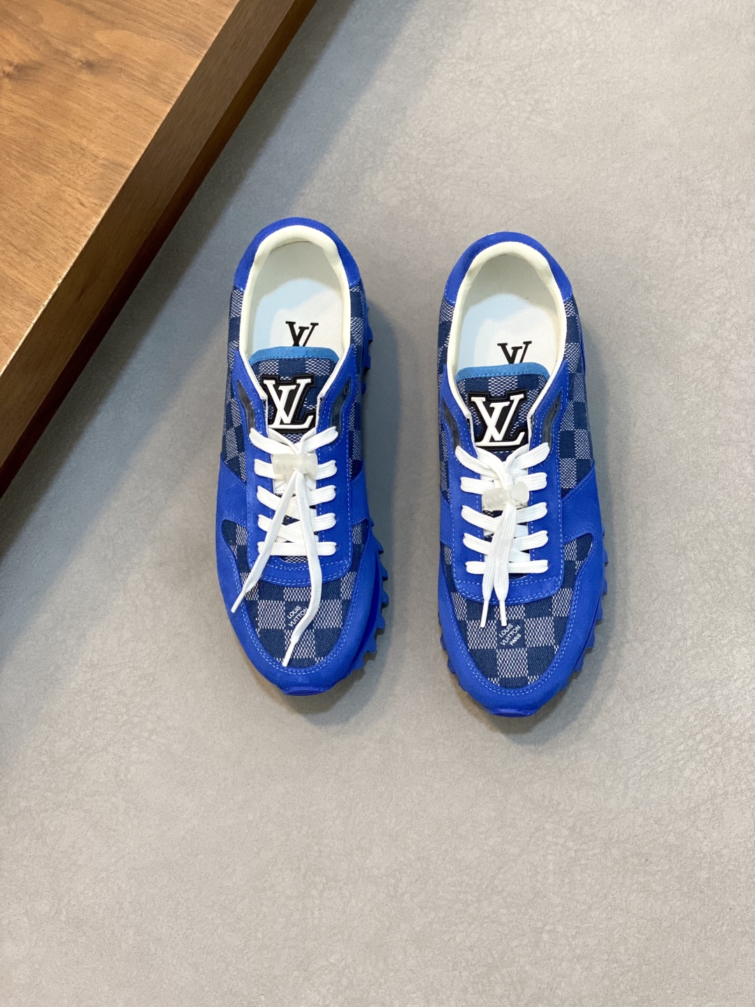 LV 00429