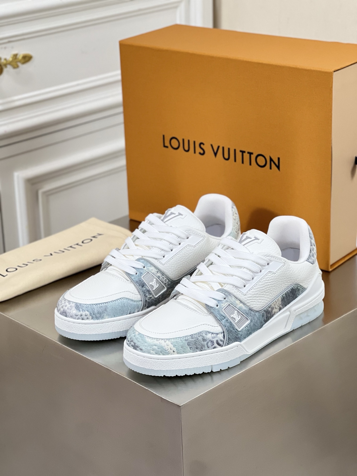 LV 00439