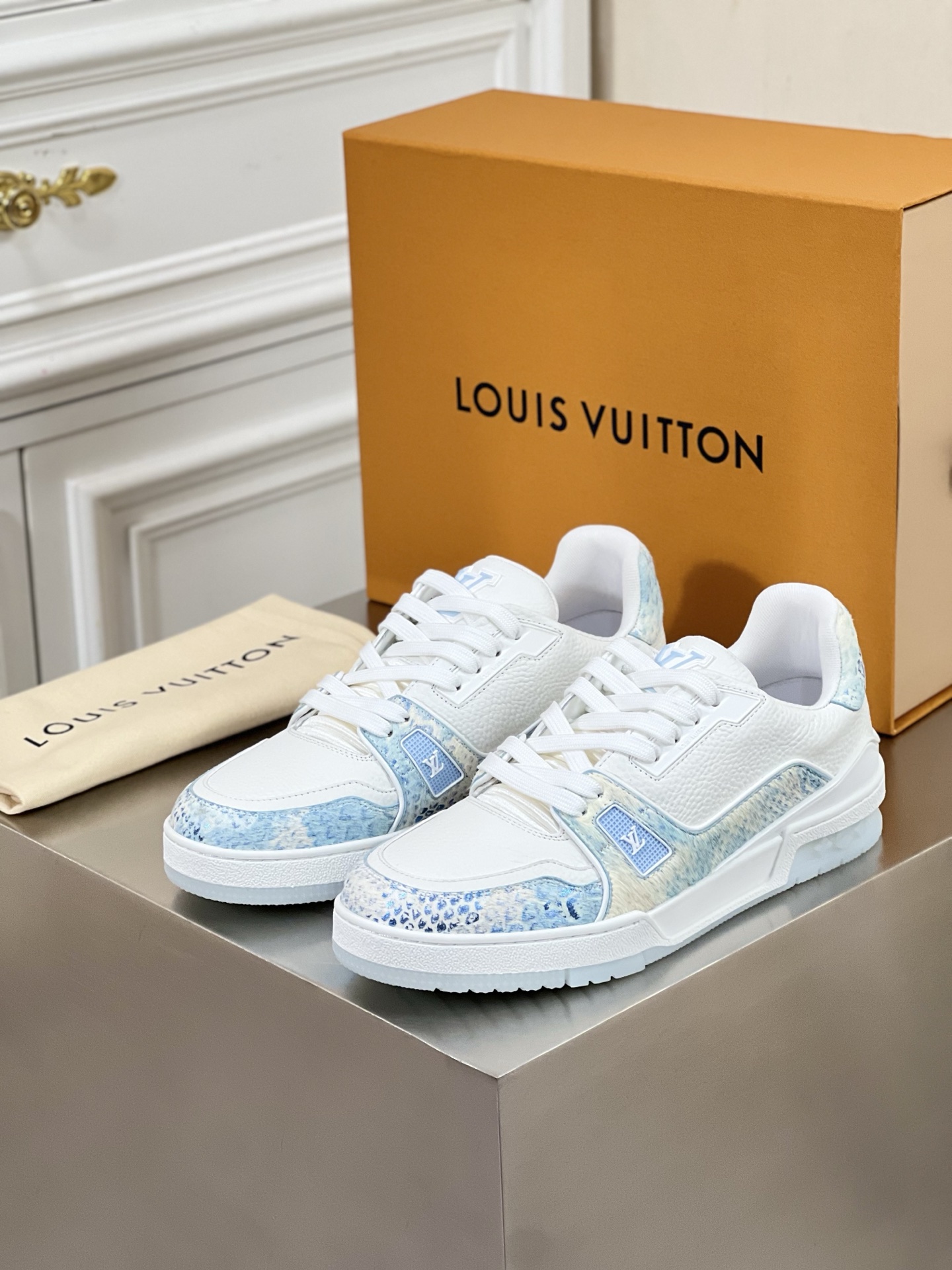 LV 00448