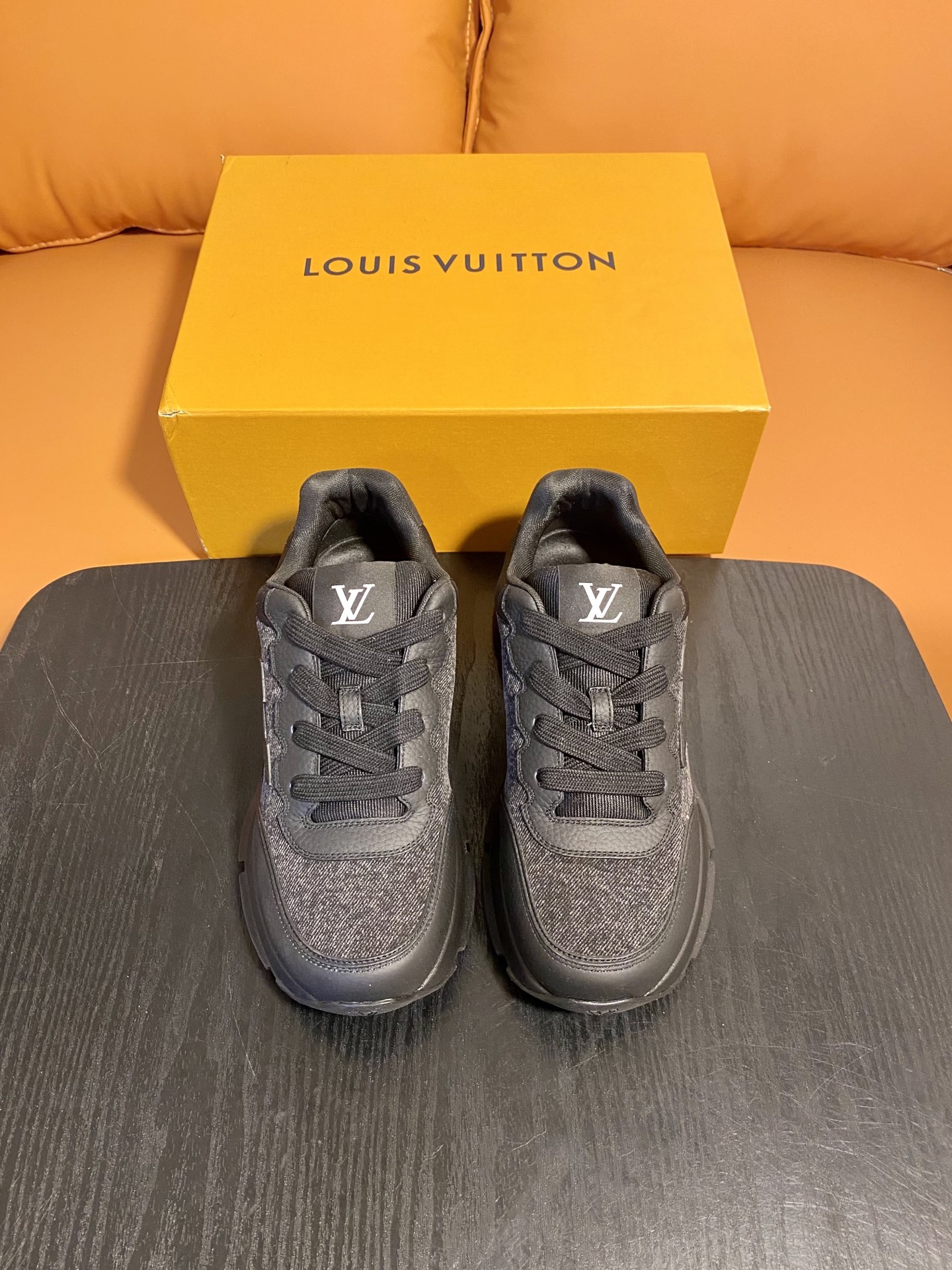 LV  00449