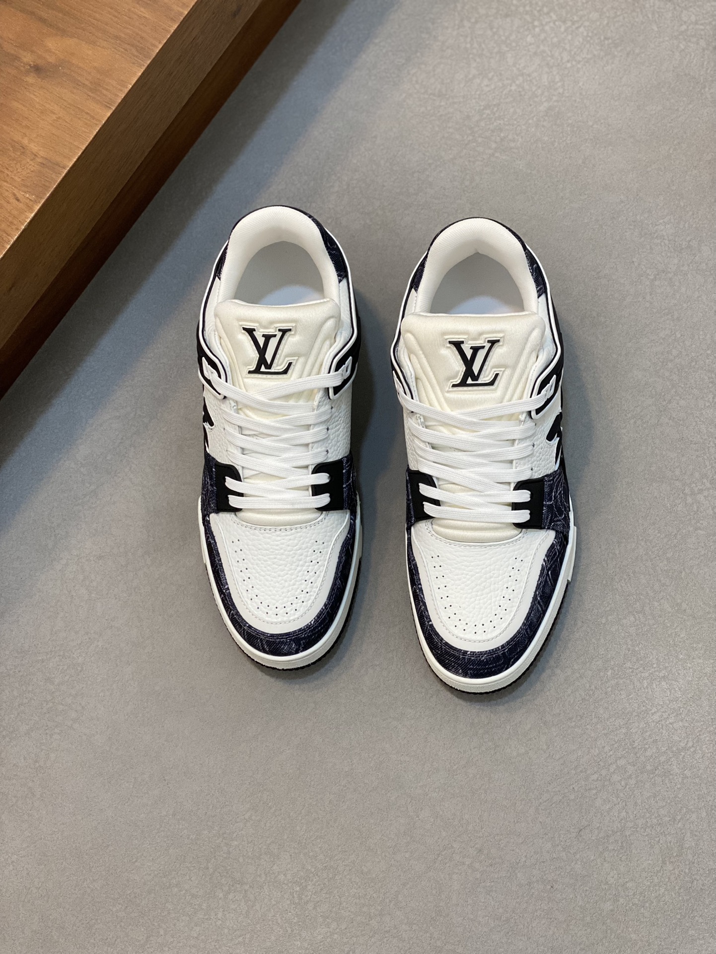 LV 00479