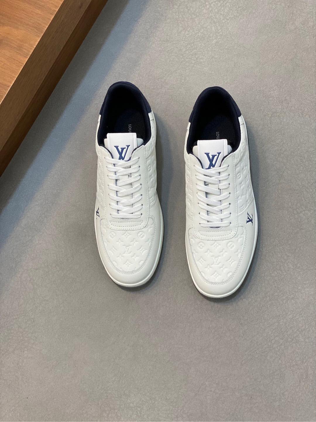 LV 00489