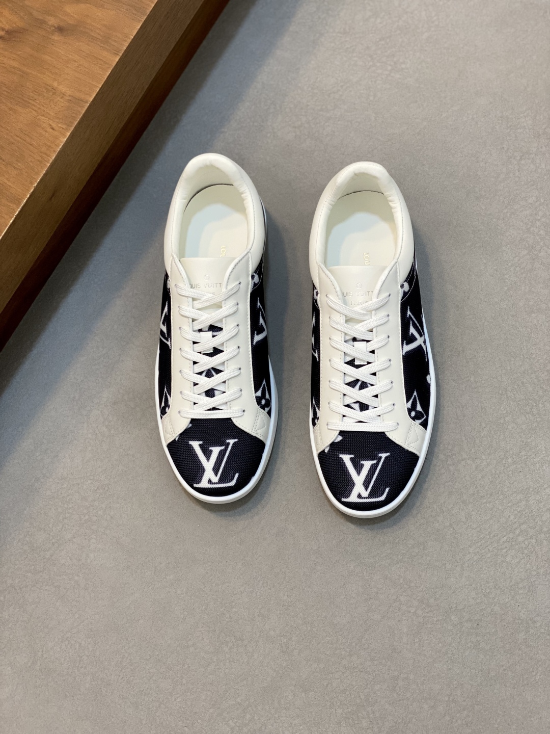 LV 00499