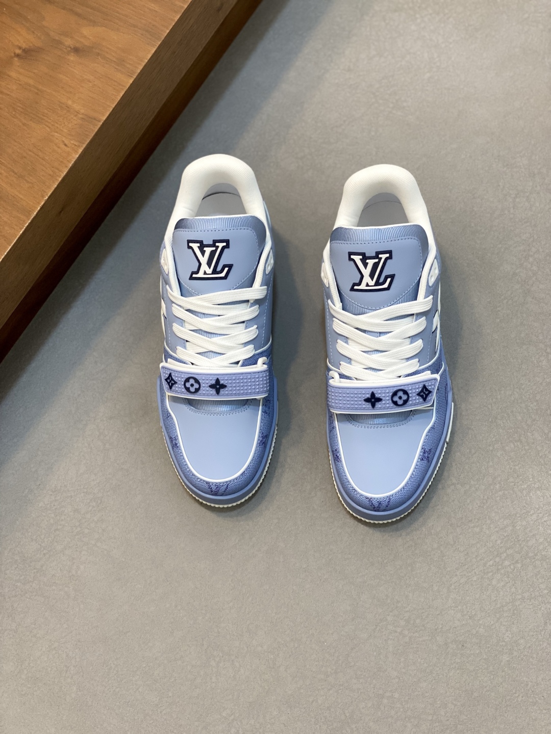 LV 00518