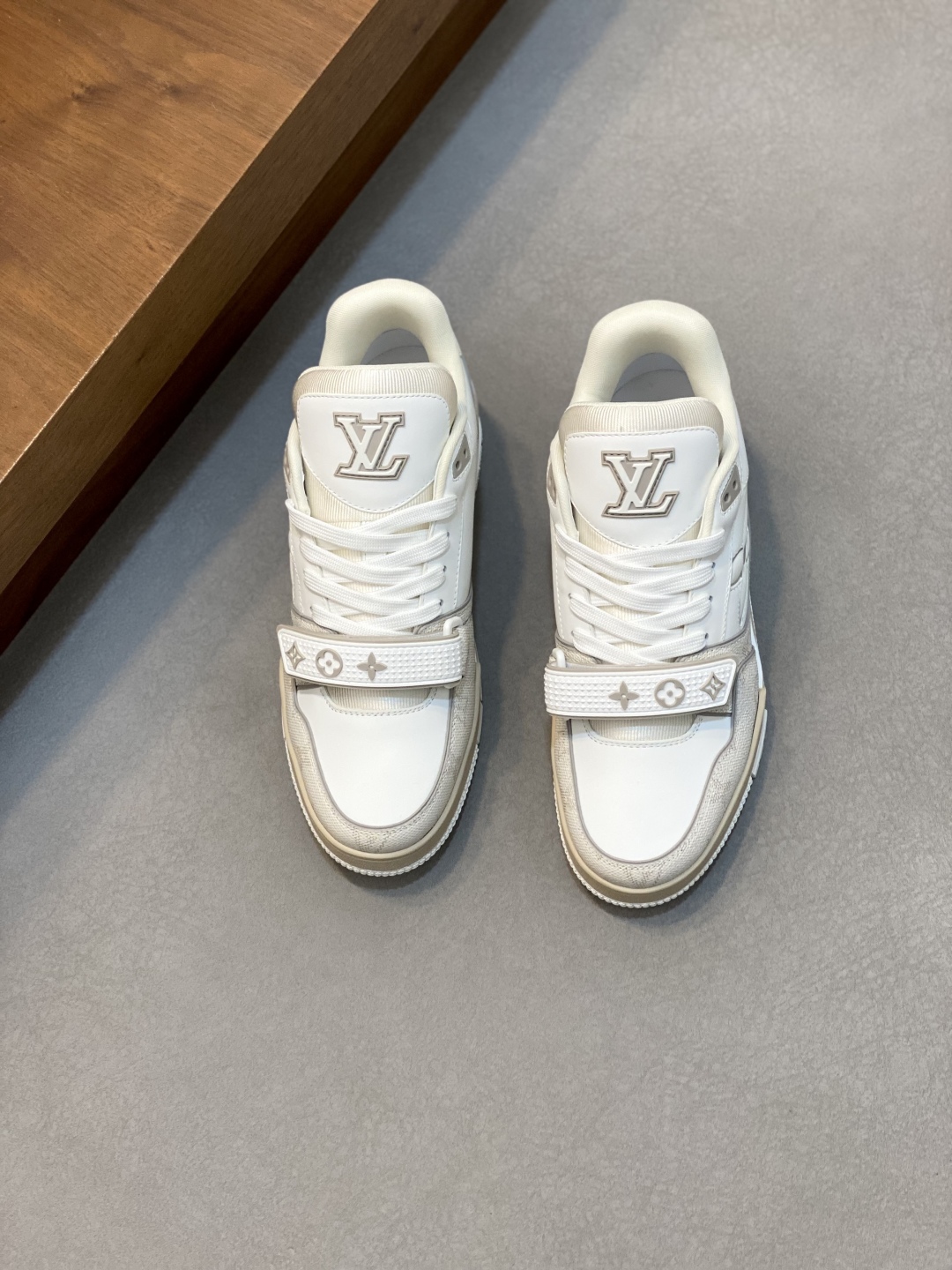 LV 00529